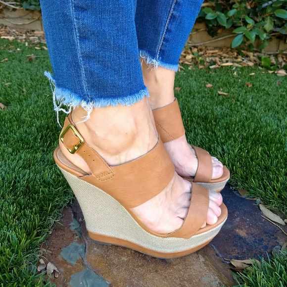 Steve Madden Shoes - Steve Madden Warmthh Wedge Platform Sandal Size 8